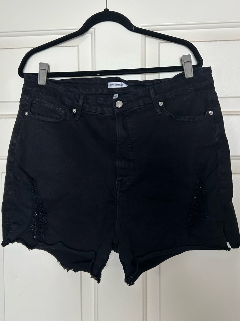 Good American Black
Distressed Cut Off High Waist Rise
Shorts